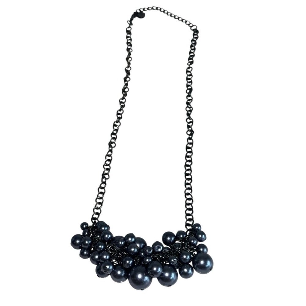 SIMPLY VERA VERA WANG RUNWAY GRAY FAUX PEARL CLUSTER CHA CHA  BIB NECKLACE